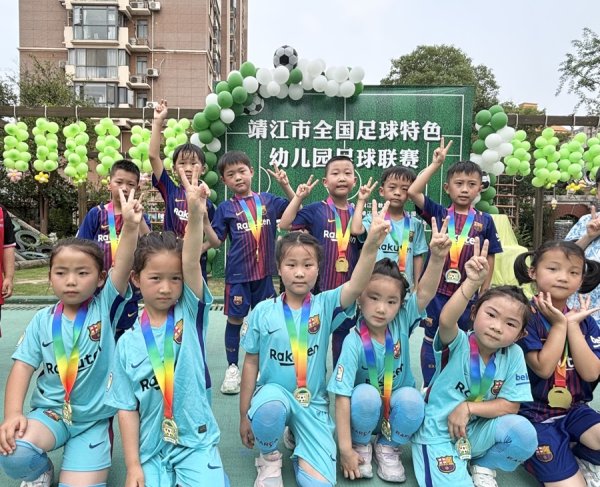 乐融配 小小萌娃逐梦绿茵场，泰州靖江幼儿足球联赛点燃纯真热情